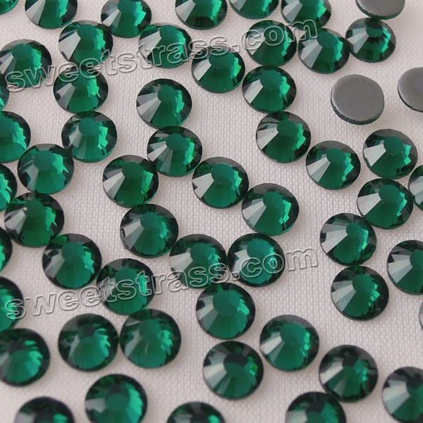 <b>SS6-SS30 Green Emerald Hot Fix Flat Back Crystal Stone For Clothing</b>